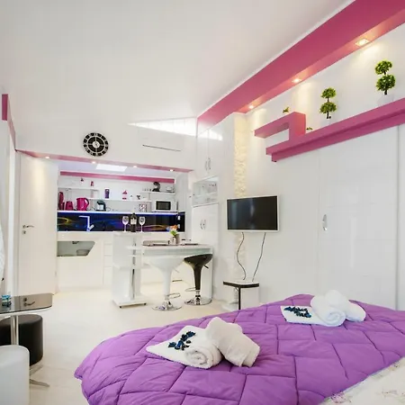 Cute Little In The Old Town Apartment