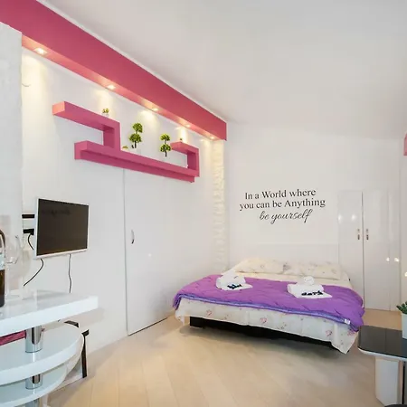 Cute Little In The Old Town Apartment