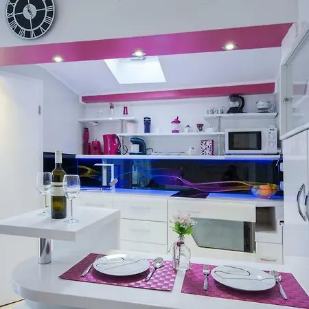 Cute Little In The Old Town Apartment *