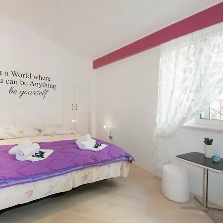 Cute Little In The Old Town Apartament